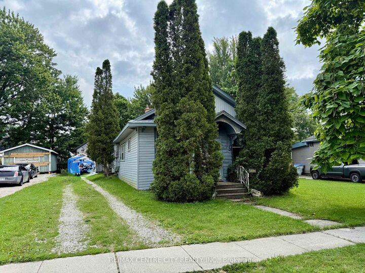 Property Photo:  240 King Street  ON N0M 1V0 