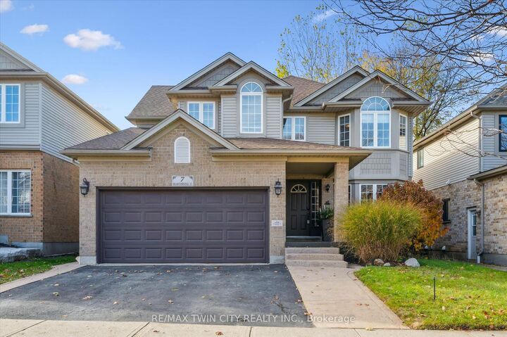 Property Photo: 7 Hearthbridge Street ON N2R 1L5