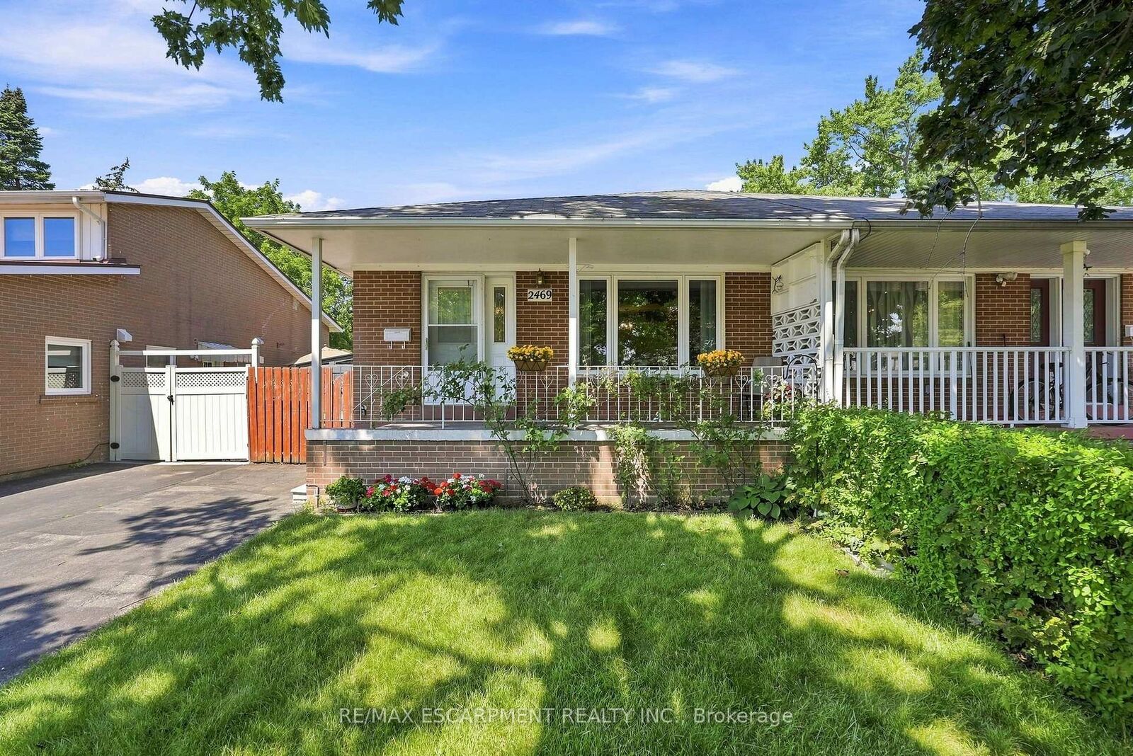 Property Photo:  2469 Padstow Crescent  ON L5J 2G2 
