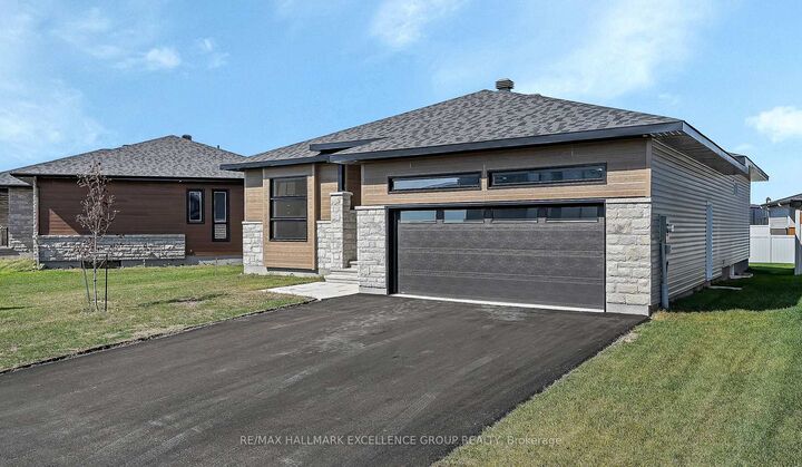 Property Photo: 1345 Diamond Street ON K4K 0M6