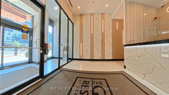 Property Photo: 4070 Confederation Parkway 1009 ON L5B 0E9