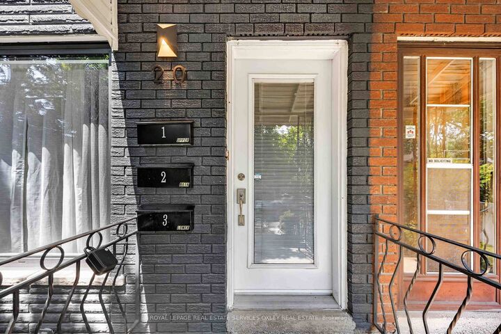 Property Photo:  20 Alcina Avenue Main  ON M6G 2E8 