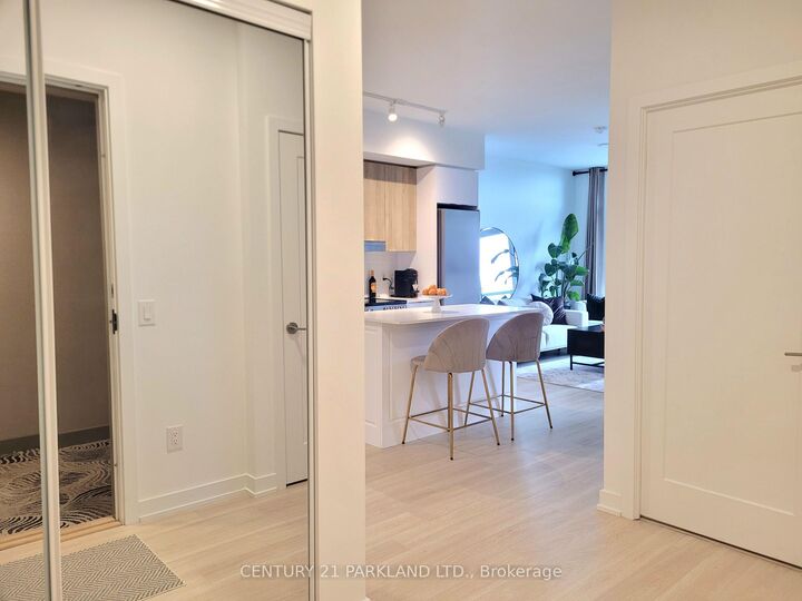 Property Photo:  5105 Hurontario Street 401  ON L4Z 3X7 