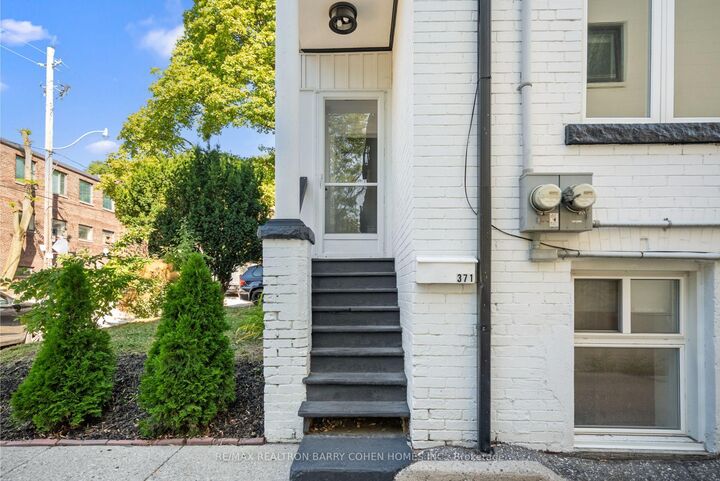 Property Photo:  371 Howland Avenue Main  ON M5R 3C1 