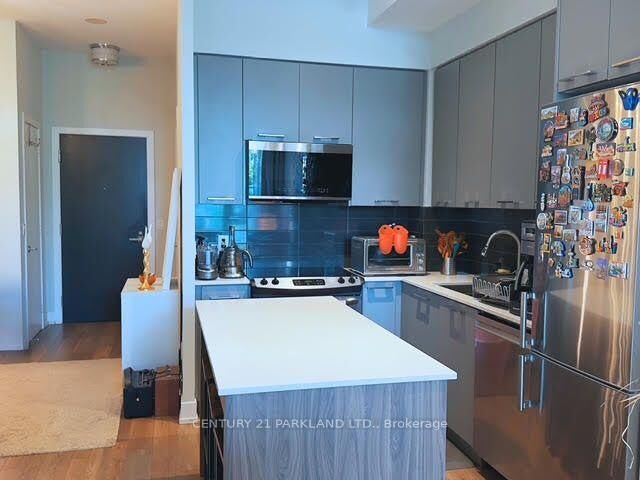 Property Photo: 9471 Yonge Street #205 ON L4C 0Z5