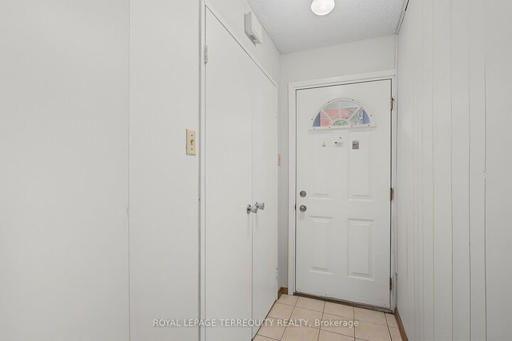 Property Photo: 11 Four Winds Drive 18 ON M3J 1K7
