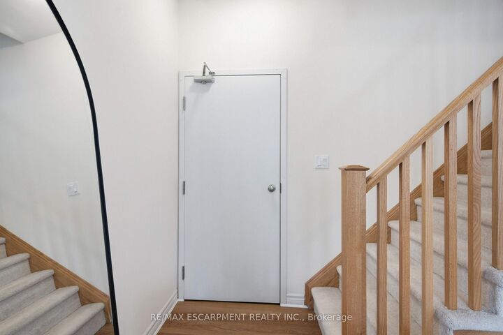 Property Photo:  383 Dundas Street E 49  ON L8B 1X6 