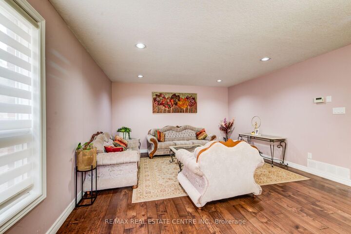 Property Photo:  16 Paulstown Crescent  ON N1G 5H7 