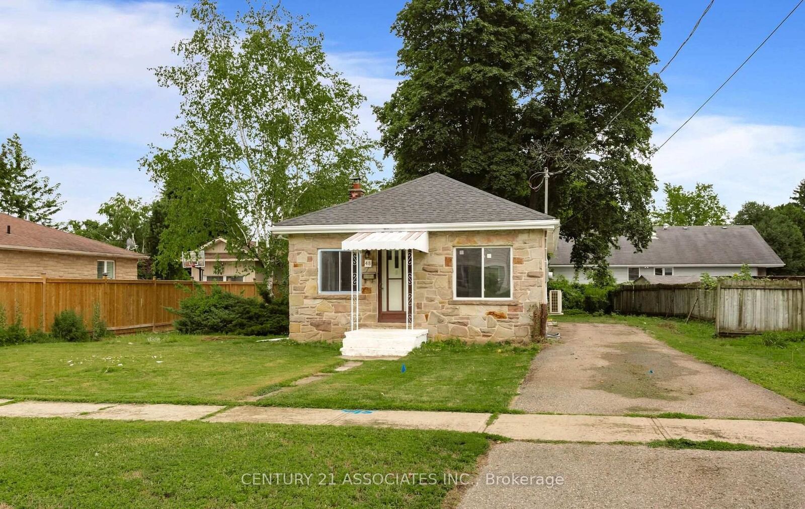 Property Photo:  48 King Street  ON L7G 2G4 