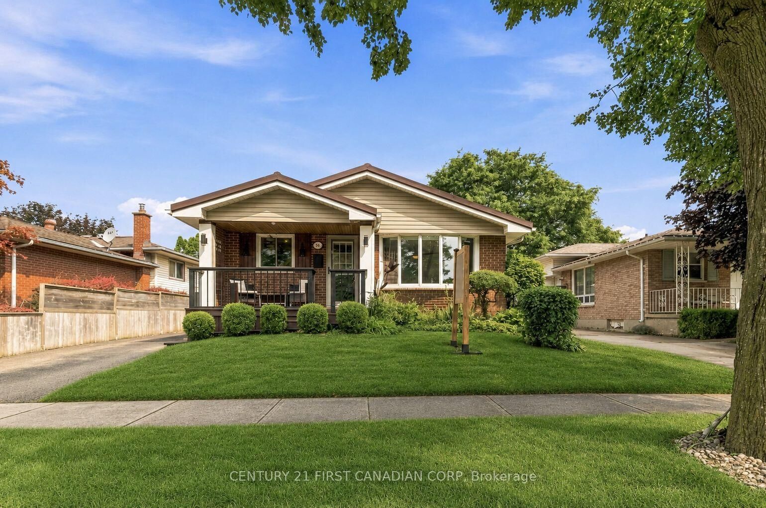 Property Photo: 14 Alayne Crescent ON N6E 2A3