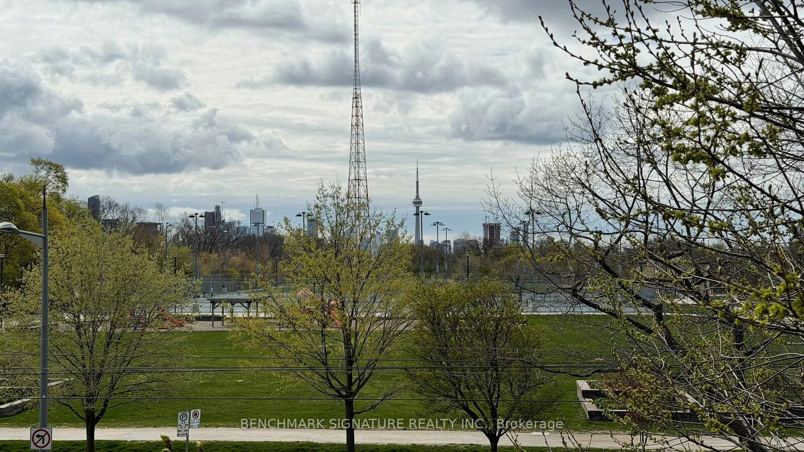 Property Photo: 6 Parkwood Avenue Th106 ON M4V 0A3