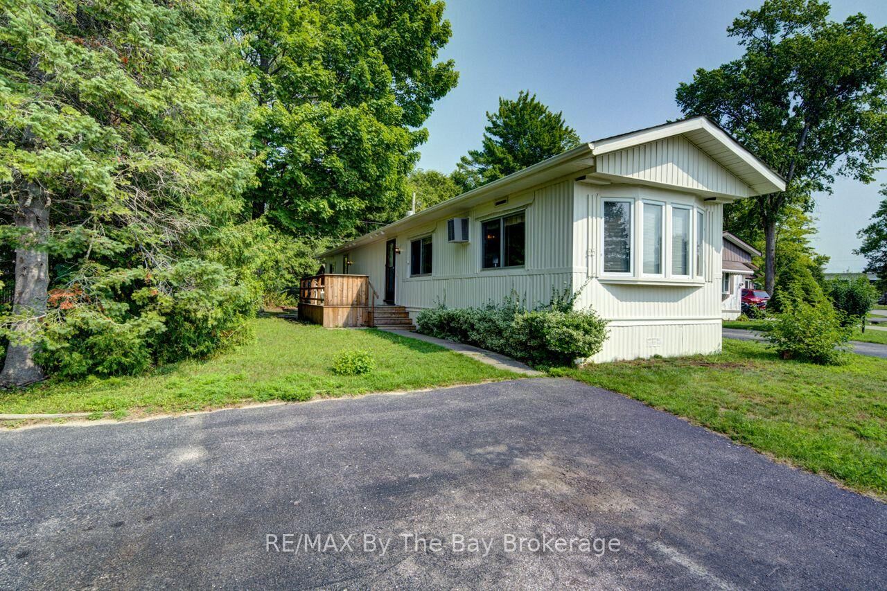 Property Photo: 55 Georgian Glen Drive ON L9Z 1K7