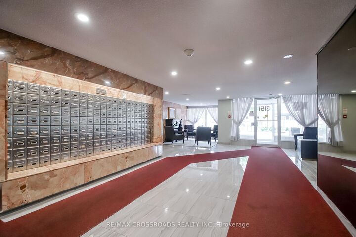 Property Photo: 3151 Bridletowne Circle 606 ON M1W 2T1