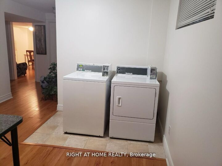 Property Photo:  10 Fisico Court  ON L4B 3Z2 