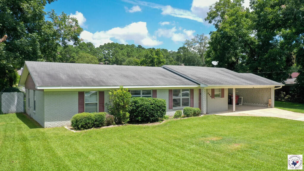 Property Photo:  804 Morse Rd  TX 75551 