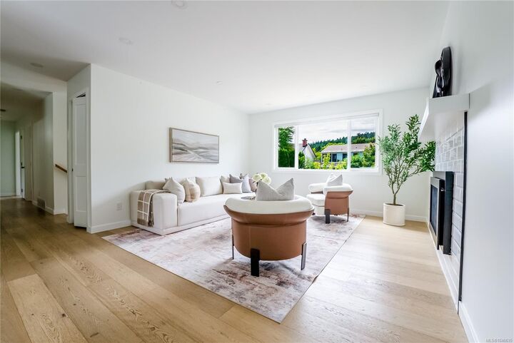 Property Photo: 4377 Fieldmont Pl BC V8N 4Z4