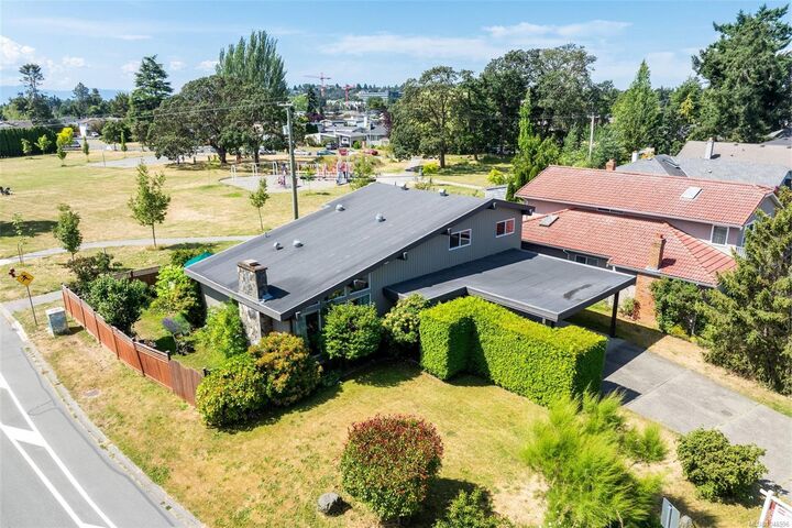 Property Photo: 4070 Larchwood Dr BC V8N 6H7