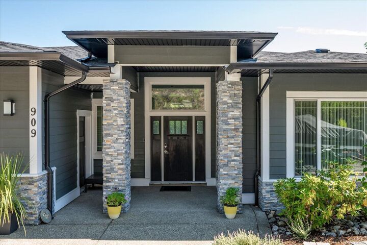 Property Photo: 909 Hanington Rd BC V0G 0A4