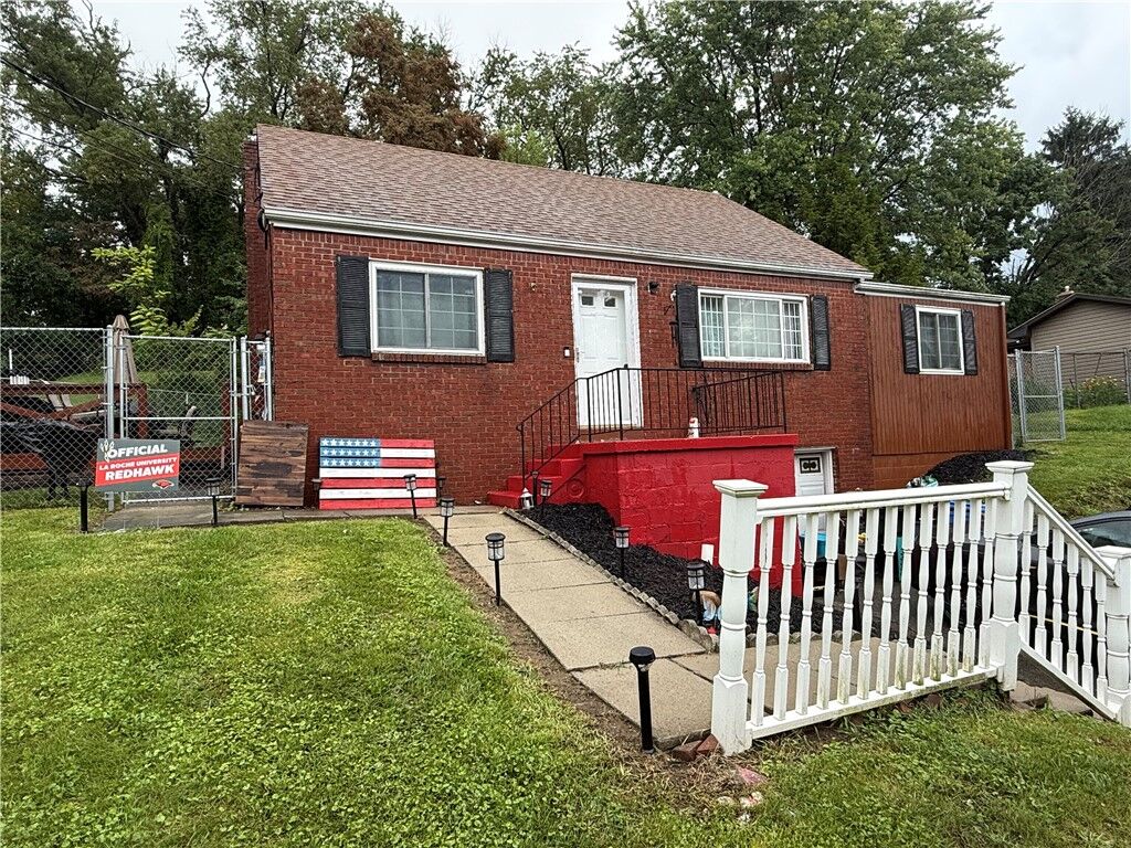 Property Photo: 2009 Ridge Rd PA 15135