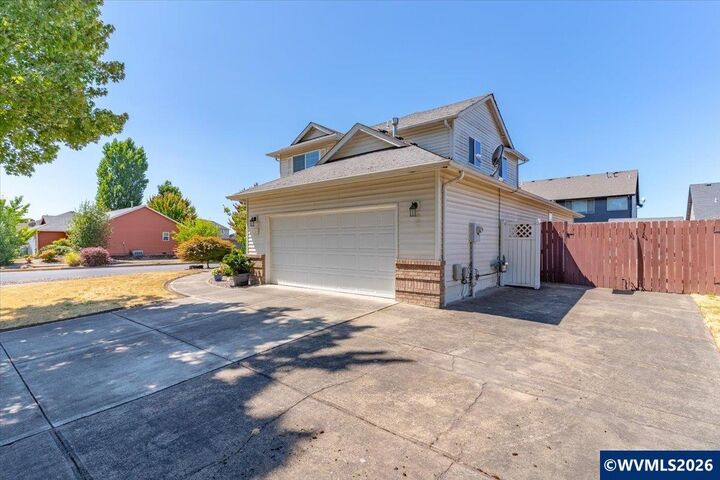 Property Photo: 1268 S 7th St OR 97351