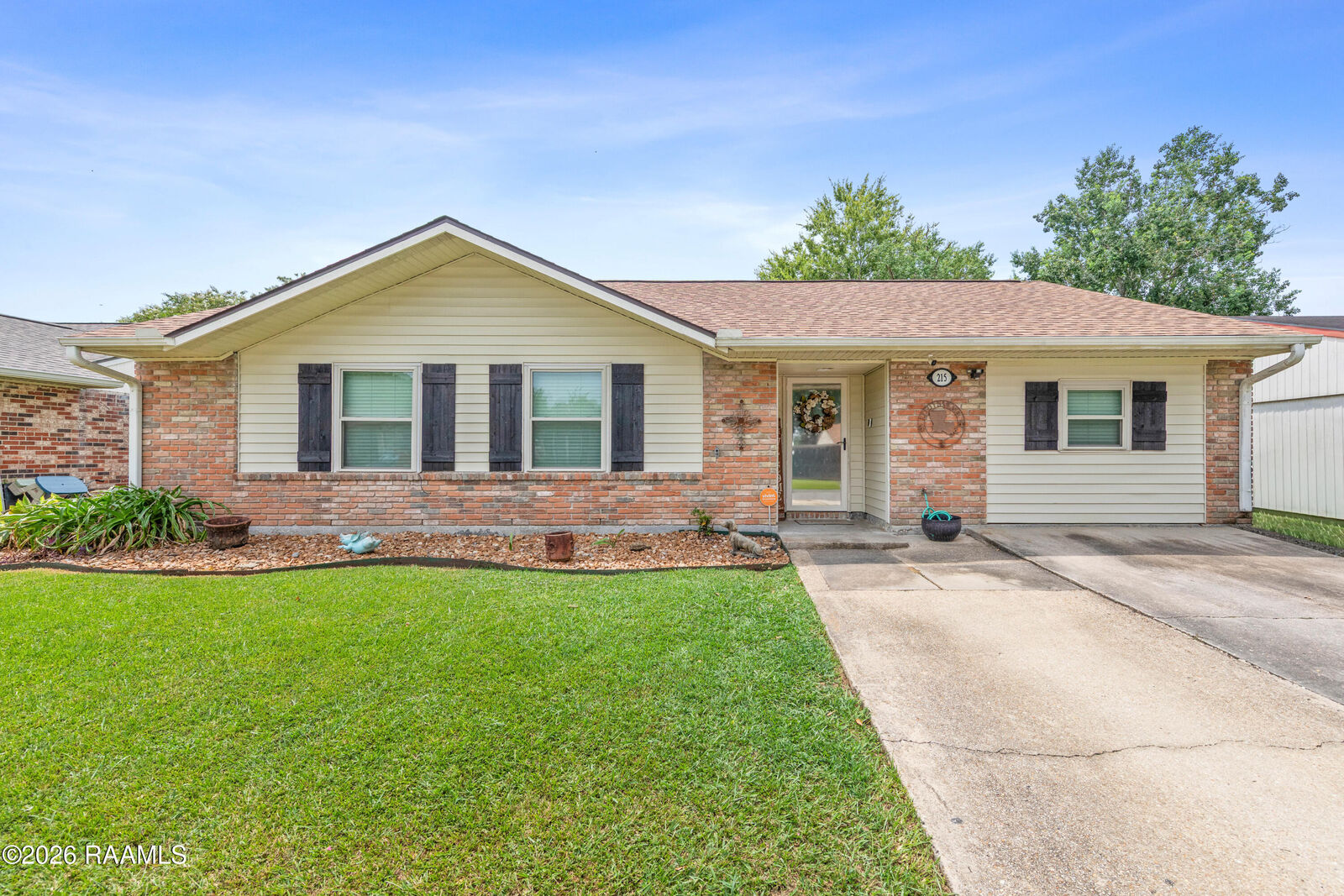 Property Photo:  215 Village Lane  LA 70506 