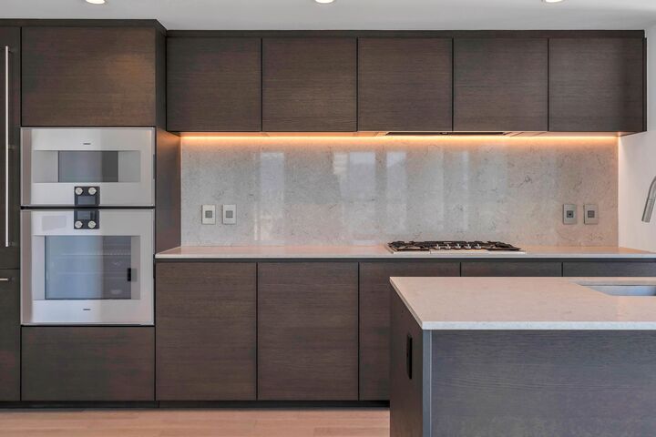 Property Photo: 1408 Robson Street 1303 BC V6G 0E6