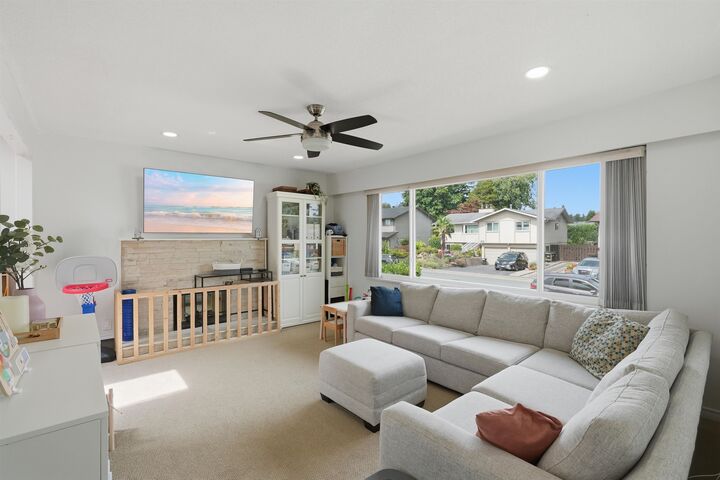 Property Photo: 11926 77A Avenue BC V4C 7K1