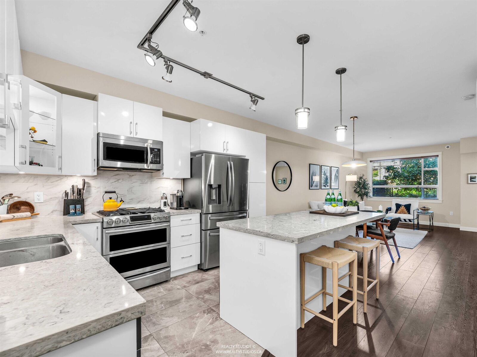 Property Photo: 14588 McDougall Drive 109 BC V4P 0H1