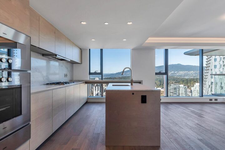 Property Photo: 1482 Robson Street 2402 BC V6G 0E4