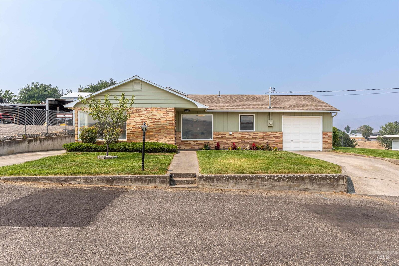 Property Photo:  1880 Neal Drive  WA 99403 