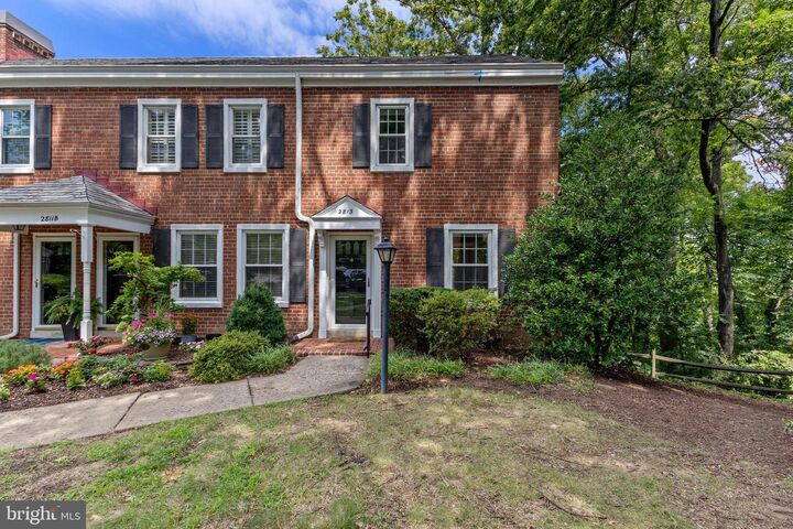 Property Photo:  2813 S Abingdon Street  VA 22206 