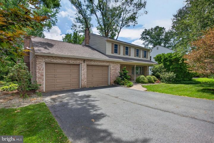 Property Photo: 1420 Wynnewood Drive PA 17601