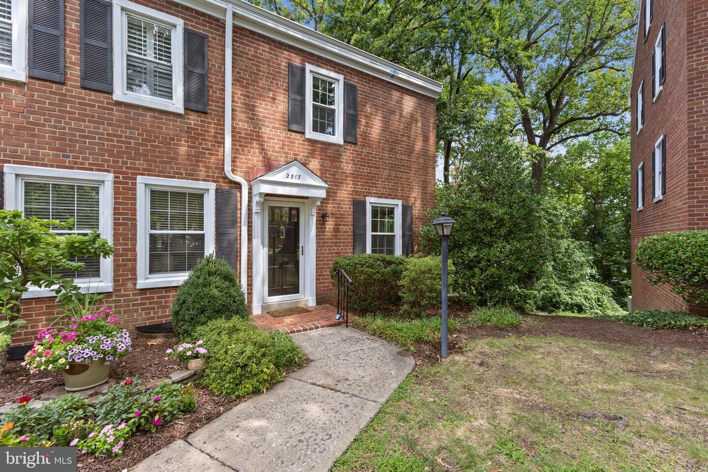 Property Photo: 2813 S Abingdon Street VA 22206