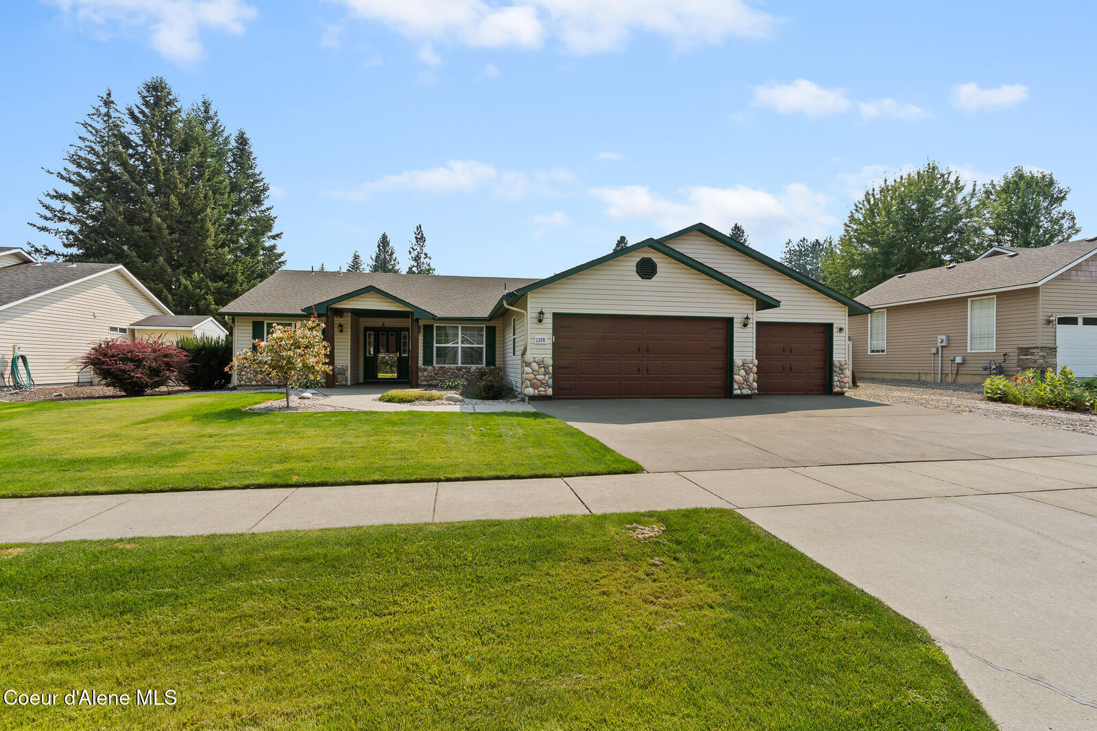Property Photo:  1378 W Benjamin Ave  ID 83815 