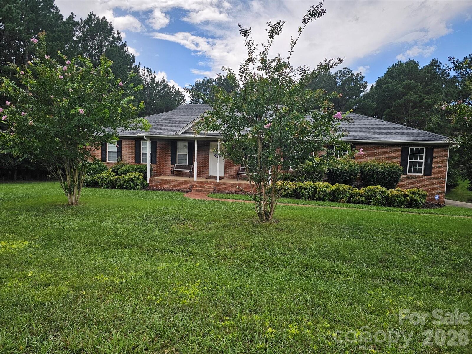 Property Photo: 306 Gardner Point Drive NC 28678