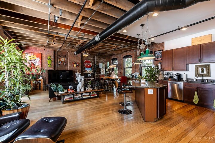 Property Photo: 214 E Fourteenth Street OH 45202