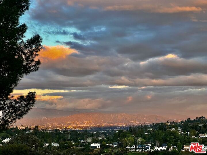 Property Photo: 4438 Totana Dr CA 91356