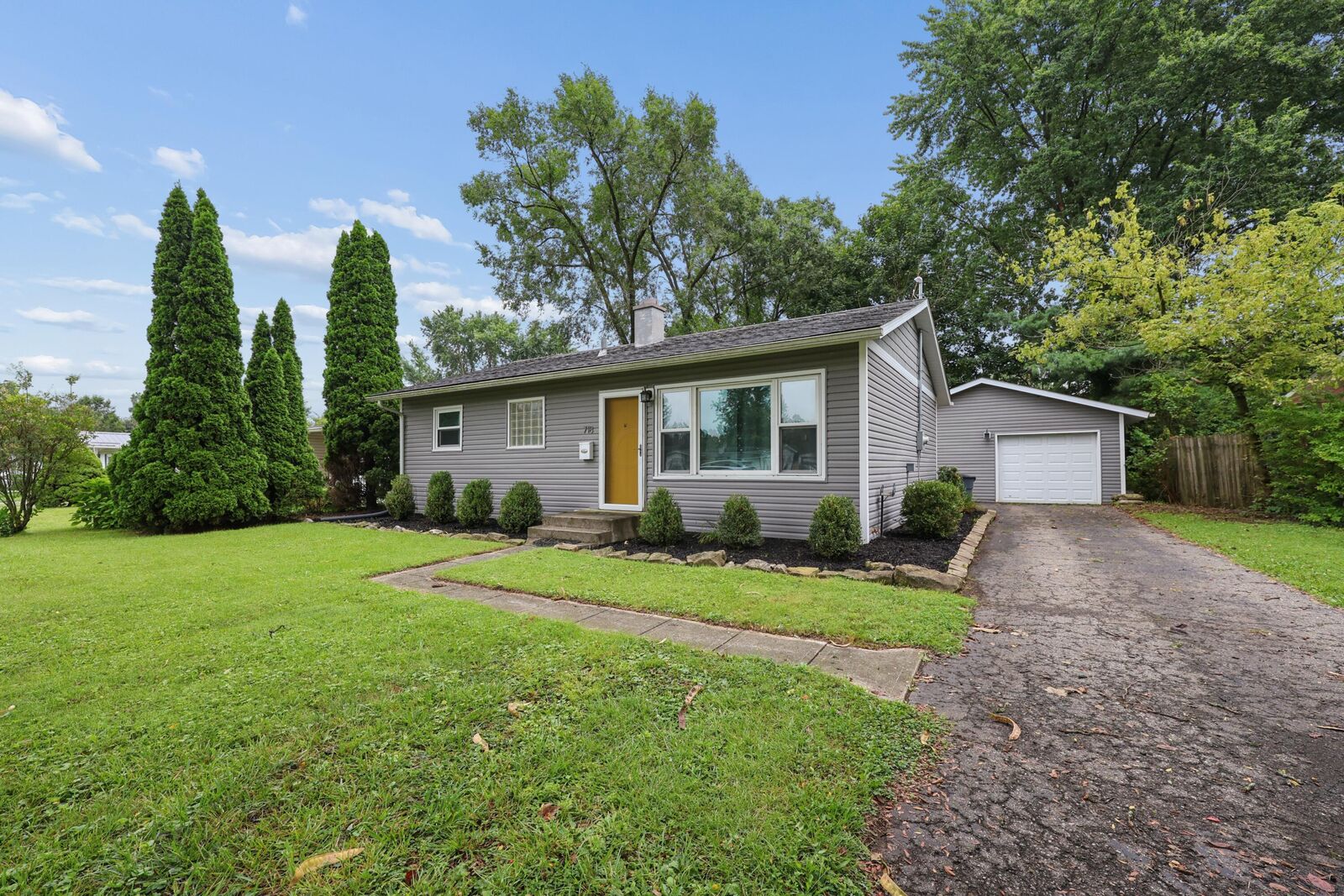 Property Photo: 718 Meadow Drive OH 43055