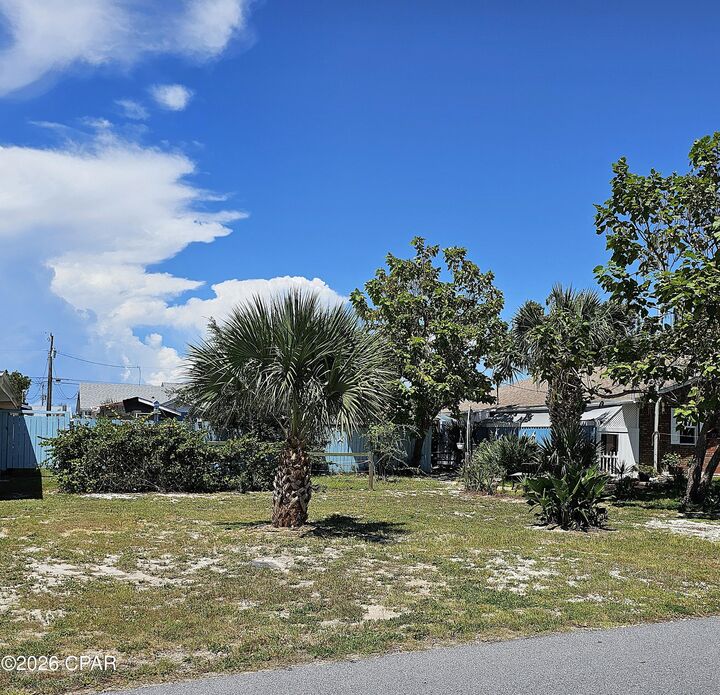 Property Photo:  613 Poinsettia Court  FL 32413 