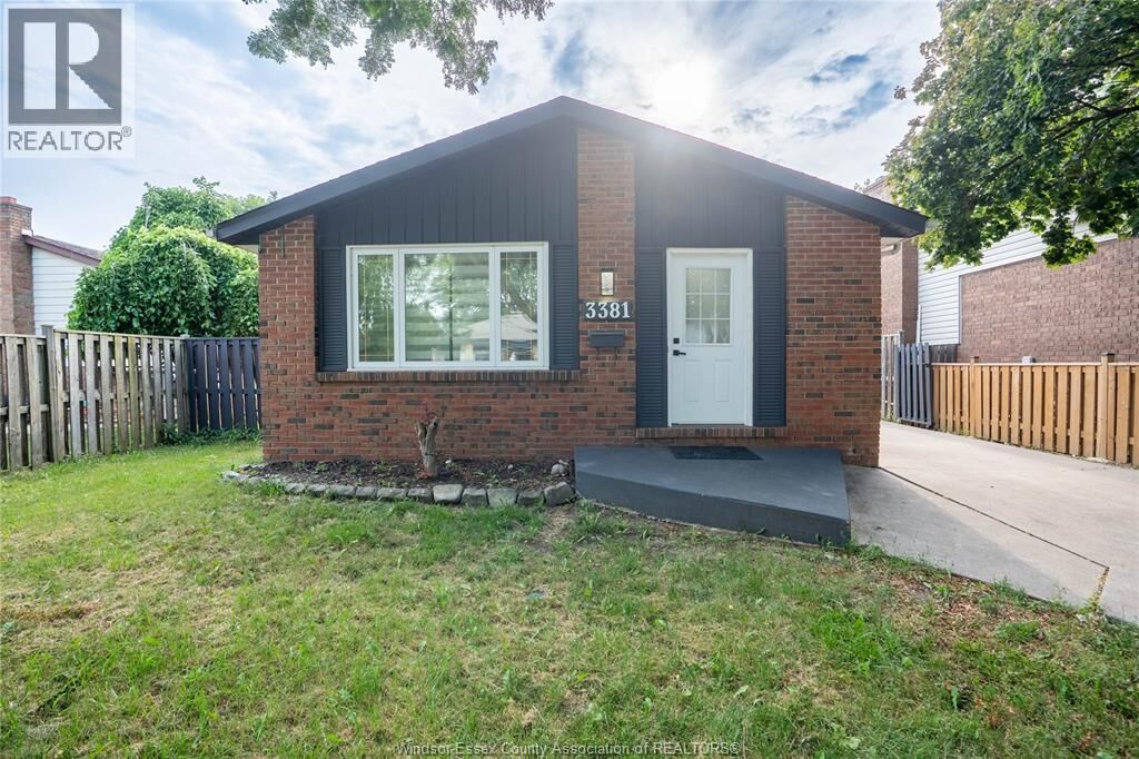 Property Photo:  3381 Pineview Crescent  ON N8R 2A6 