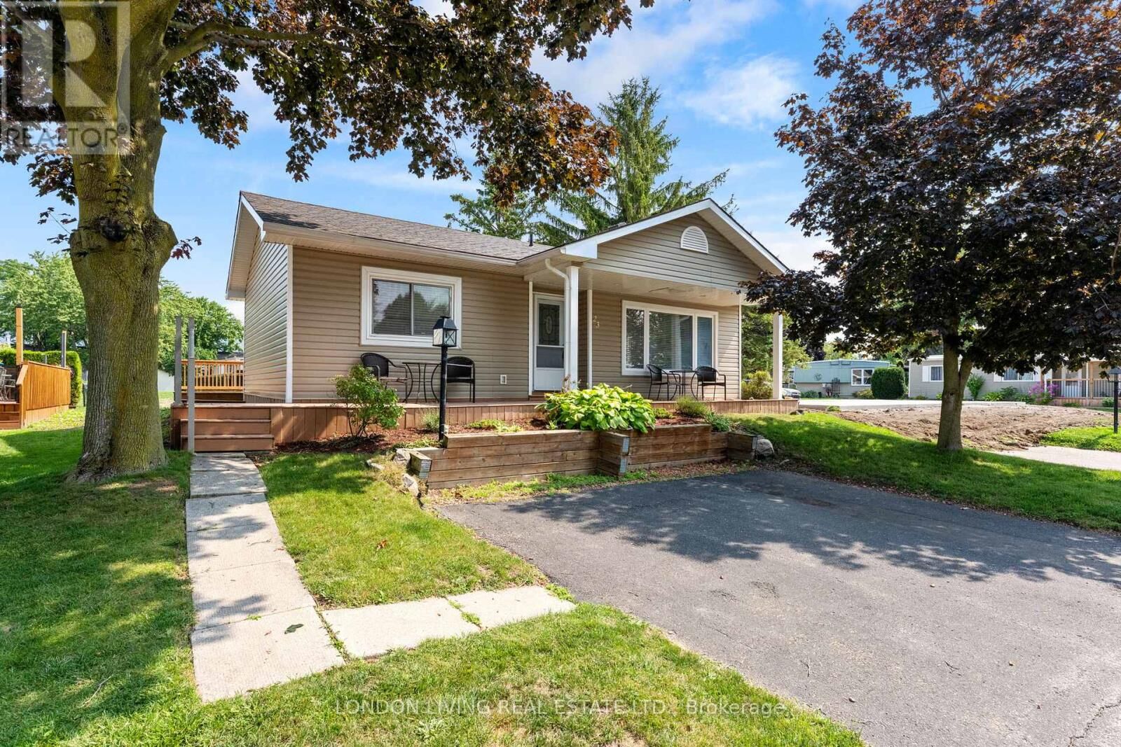 Property Photo:  23 Pebble Beach Parkway  ON N0M 1T0 