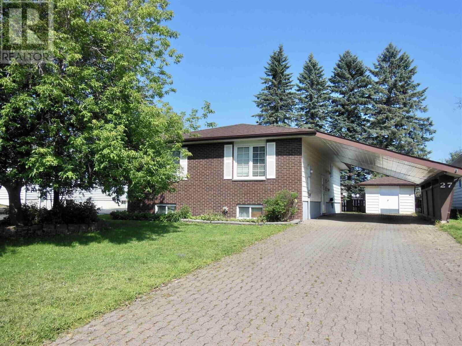 Property Photo: 27 Parker Ave ON P6B 1G6
