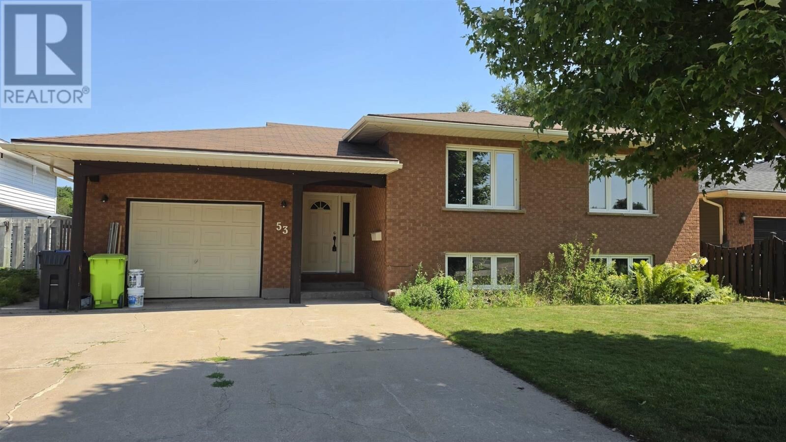 Property Photo: 53 Robin St ON P6A 5Y4