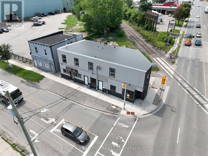 Property Photo:  697 Hale Street  ON N5W 1J1 