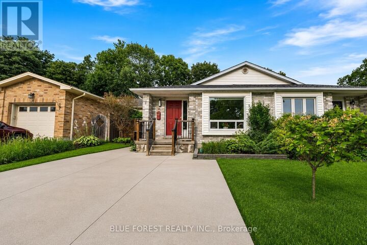 38 Folkstone Court — photo 1