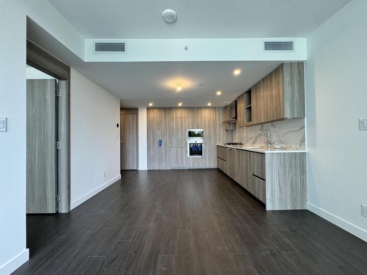 13768 100 Avenue 701 — photo 1