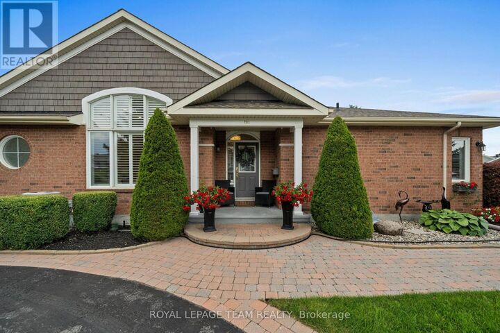 Property Photo: 791 Hot Springs Way ON K1V 1S5