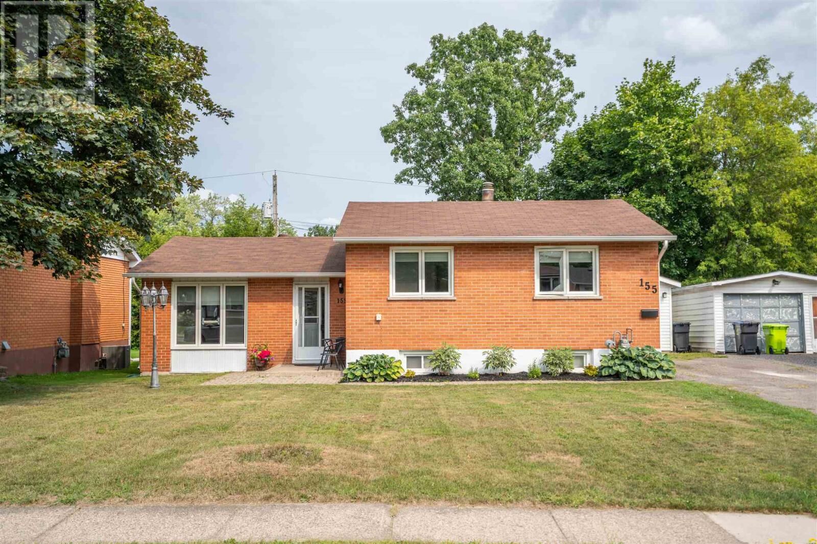 Property Photo: 155 Meadow Park Cres ON P6A 4H1