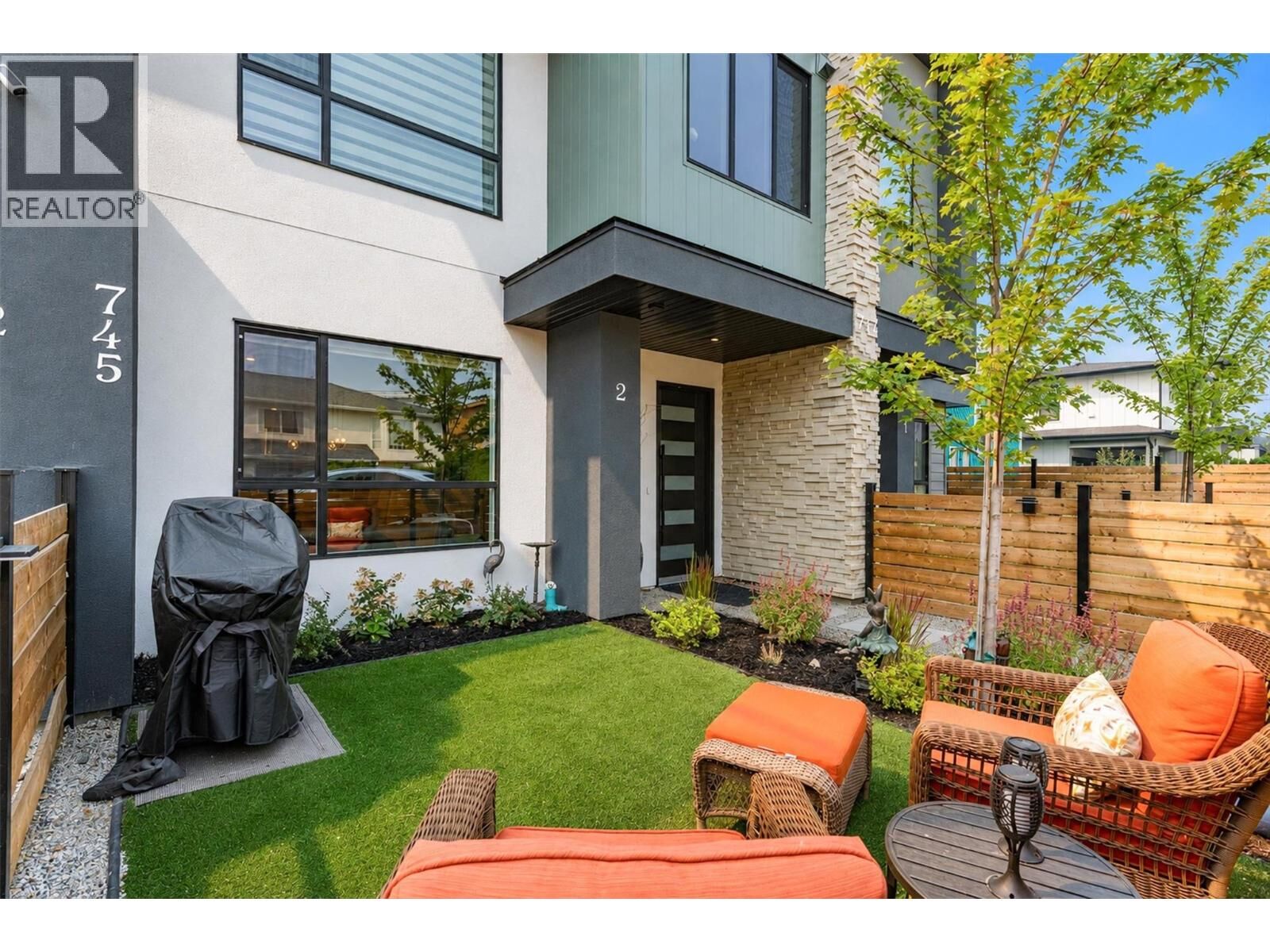 Property Photo: 747 Patterson Avenue 2 BC V1Y 5C9