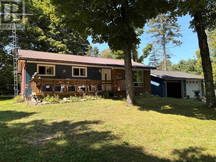 Property Photo:  3035 Canoe Point Rd, 3035 Canoe Point Road  ON P0R 1G0 